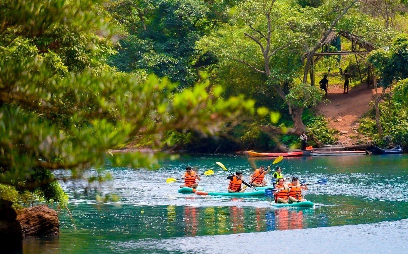 Kayaking 4.5km at Phong Nha Cave